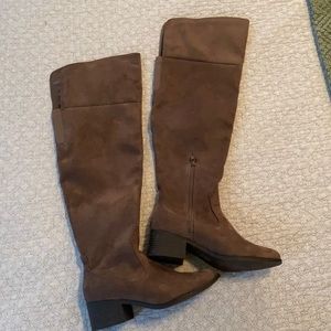 Boutique size 8 knee boots